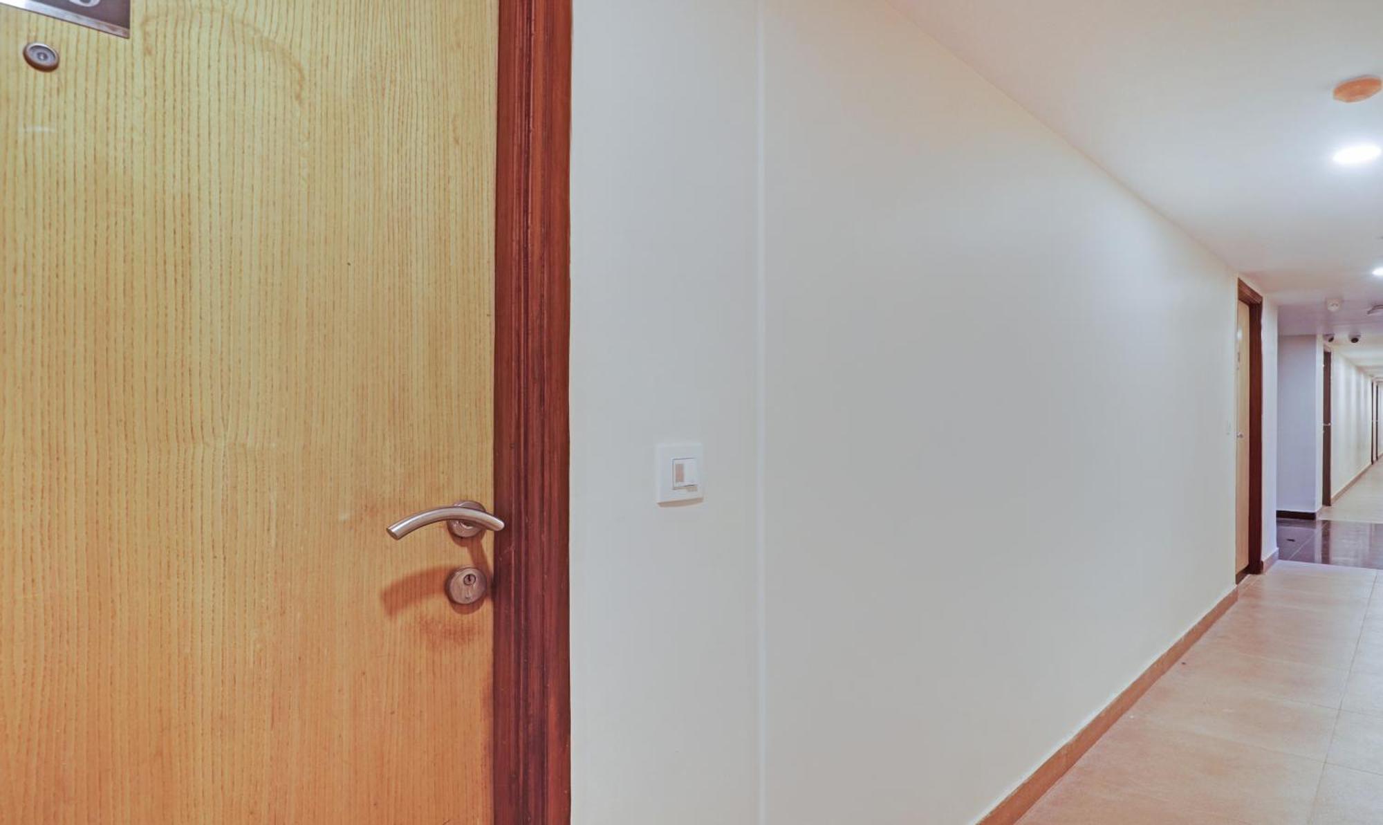 Treebo Premium Seven Lake View Hyderabad Exterior photo