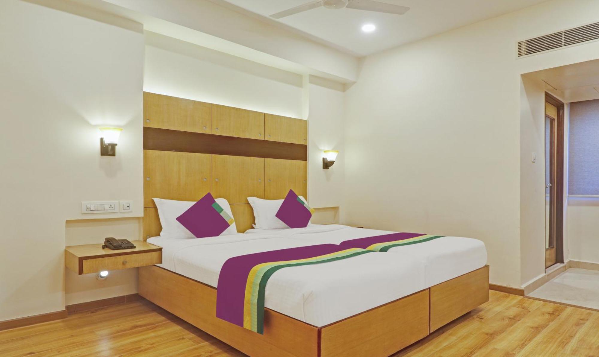 Treebo Premium Seven Lake View Hyderabad Exterior photo